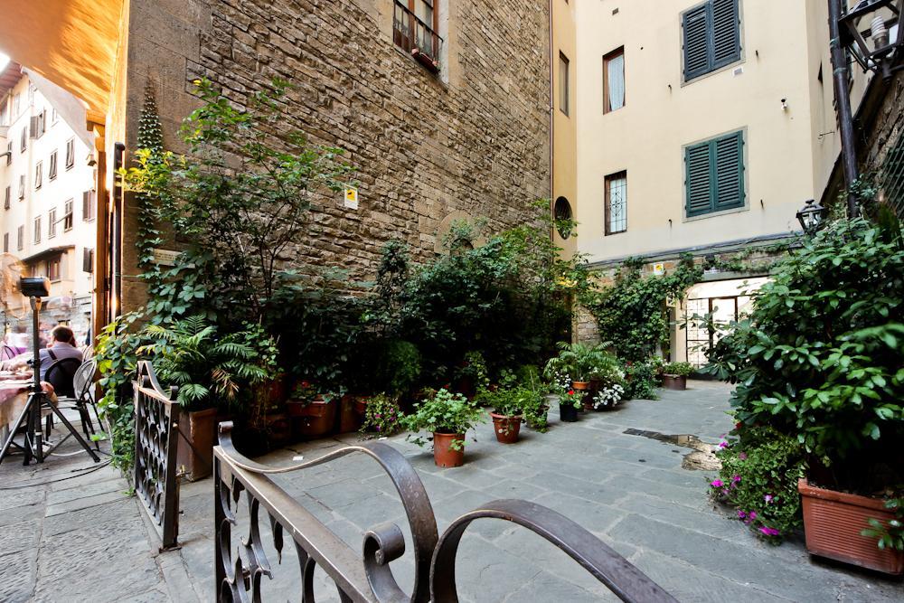 Ponte Vecchio Tower Apartment Флоренция Екстериор снимка